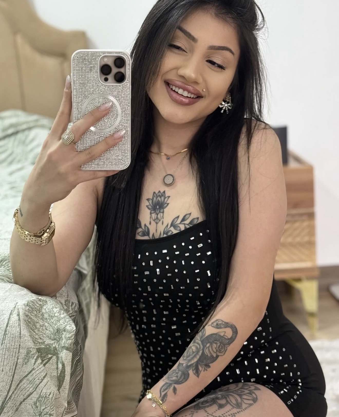 Yamadı Güleryüzlü Kadın Bayan Escort Lale